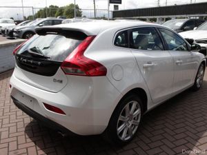 2020 VOLVO V40 D4 - Image 4