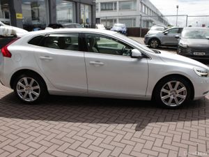 2020 VOLVO V40 D4 - Image 3