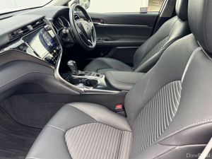 Toyota Camry 2019 2.5 Toyota CAMRY HYBRID Silver - Image 4