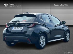 Toyota Yaris YARIS HYBRID LUNA - Image 2