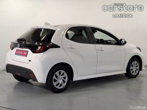 Toyota Yaris 1.5 HYBRID - Image 3