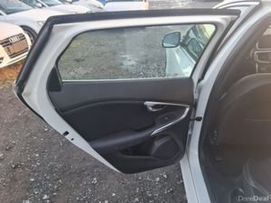 Volvo V40 1.6 Petrol T4 SE Automatic  (3687) - Image 4