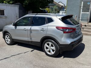 Nissan Qashqai Petrol high spec - Image 4
