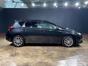 Toyota Auris HYBRID 1.8 AUTOMATIC - Image 3