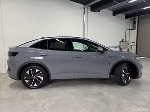 2023 Volkswagen ID5 77 kWh Style Pro - Pan Roof - Image 4