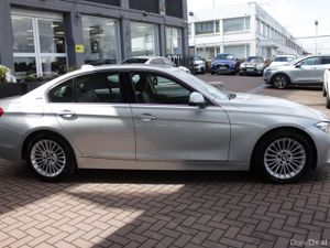 2017 BMW 3-SERIES 330E HYBRID 4DR SALOON AUTO - Image 3