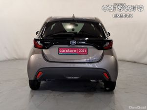Toyota Yaris 1.5 petrol hybrid - Image 4