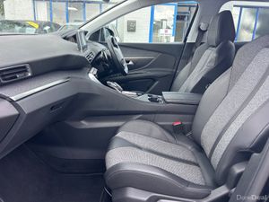 2018 PEUGEOT 3008 1.2 PETROL ALLURE AUTO LOW KMS - Image 4