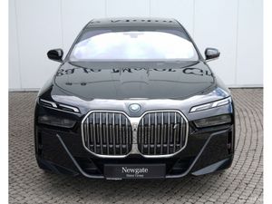 BMW i7 7AMJ 4DR - Image 3