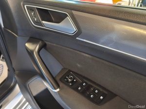 2017 Volkswagen Touran 2.0 DSG 7 Seat R-Line - Image 4