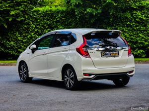 2018 Honda Fit 1.5 Petrol Hybrid Auto GP5 Topspec - Image 4
