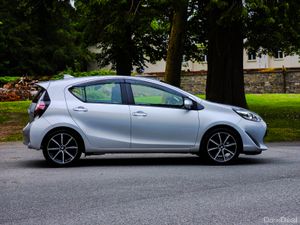 2020 Toyota Aqua 1.5 Petrol Hybrid Automatic Sport - Image 3