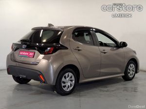 Toyota Yaris 1.5 petrol hybrid - Image 3
