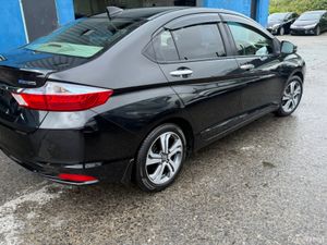 2015 Honda Grace Automatic Hyrbid - Image 3