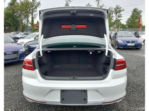 Volkswagen Passat 2.0L Diesel Automatic 4D TDI HIG - Image 4