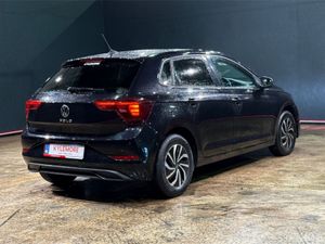 Volkswagen Polo 1.0 AUTOMATIC - FACTORY ALLOYS - D - Image 4