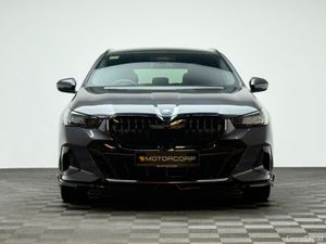 BMW 5-Series 530E M SPORT TOURING *PAN ROOF* - Image 2