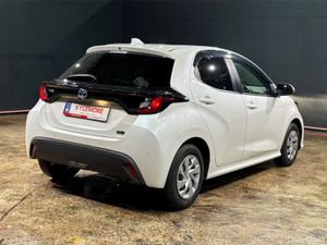 Toyota Yaris 1.5 HYBRID - CRUISE CONTROL - REAR CA - Image 4