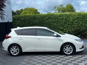 Toyota Auris 1.5 HYBRID AUTO // 16" ALLOYS // REVE - Image 2