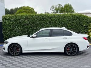 BMW 3-Series 320D AUTO // APPLE CARPLAY/BLUETOOTH - Image 3