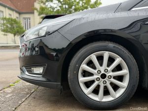 Ford Focus TITANIUM Excellent Condition - Image 4