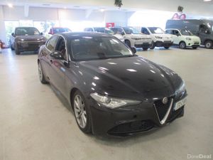 Alfa Romeo Giulia Super Lux 180 bhp 2017 - Image 3