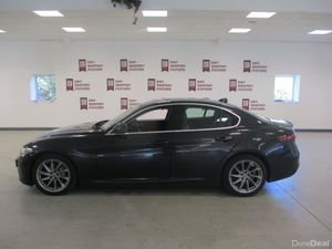 Alfa Romeo Giulia Super Lux 180 bhp 2017 - Image 2