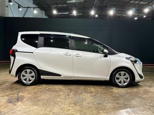 Toyota Sienta 1.5 HYBRID - 7 SEATER - CRUISE CONTR - Image 3