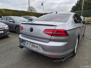 Volkswagen Passat 2018 Highline DSG Carbon Edition - Image 4