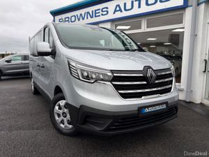 2025 (252) Renault Trafic 9  Seater Bus - Image 4