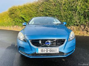 Volvo V40 BLUETOOTH //  FULL LEATHER // REVERSE CA - Image 4