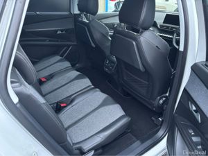 Peugeot 5008 Peugeot 5008, 7 seater, fully loaded - Image 4