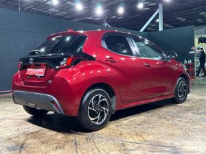 Toyota Yaris 1.5 HYBRID - ALLOY WHEELS- REAR CAMER - Image 4