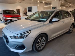 Hyundai i30 DELUXE ** NCT 01/28 **  Very Low kms * - Image 4