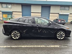 TOYOTA PRIUS/2017/1.8 PETROL PLUG-IN HYBRID / AUTO - Image 4