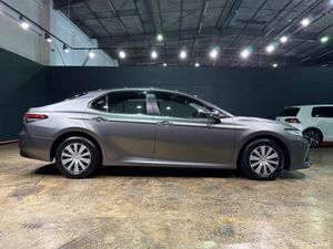 Toyota Camry 2.5 HYBRID - FACTORY ALLOYS - CRUISE - Image 3