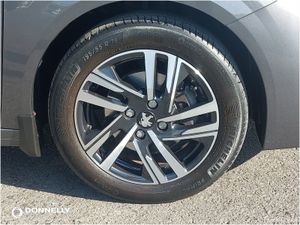 Peugeot 208 Hatchback Allure Premium - Image 4