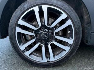 Mini Cooper 5-Door Cooper Exclusive - Image 3