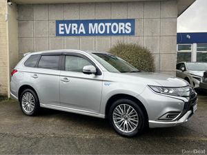 Mitsubishi Outlander G 4WD AUTOMATIC PHEV 2.4 PETR - Image 3