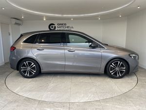 Mercedes-Benz 200 2023 - Image 4