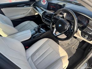 192 BMW 520D SE SAPPHIRE BLACK G30 - Image 2