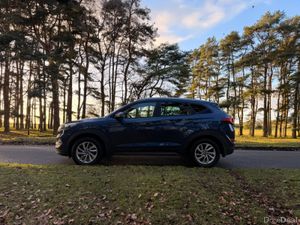 Hyundai Tucson 2017 Low Km Leather Seats - Image 4