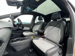 Volkswagen ID.3 FAMILY 58KWH // PANORAMIC SUNROOF - Image 2