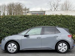 Volkswagen ID.3 FAMILY 58KWH // PANORAMIC SUNROOF - Image 4