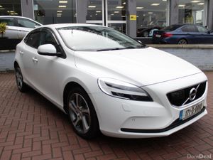 2017 VOLVO V40 - Image 2
