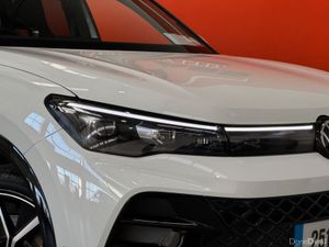 Volkswagen Tiguan R-LINE TSI DSG #42 - Image 4