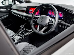 Volkswagen Golf R-Line 2.0 Diesel 150HP - Image 2