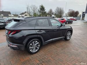 Hyundai Tucson ix35 Executive 5DR - Image 3