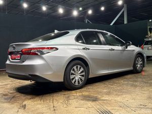 Toyota Camry HYBRID 2.5L AUTOMATIC - REVERSE CAMER - Image 4