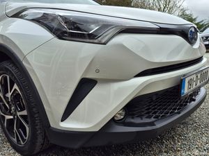 Toyota C-HR 1.8 Hybrid Low mileage & massive spec - Image 3